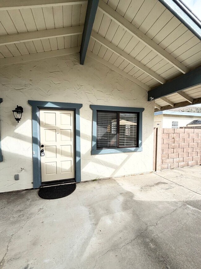 Building Photo - I412-420-P