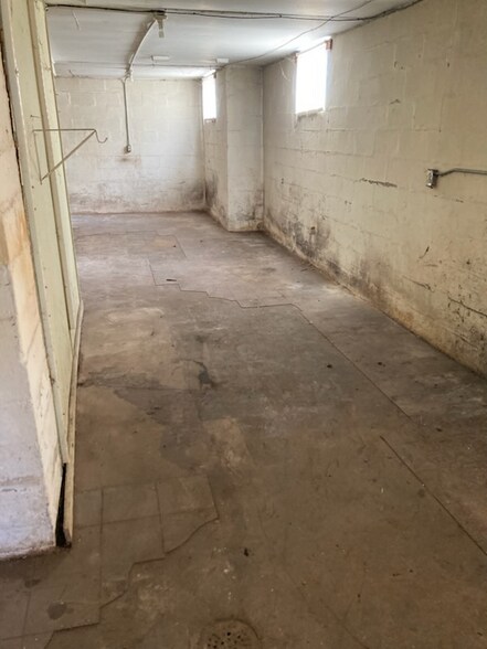 Building Photo - 3748 Vermont St