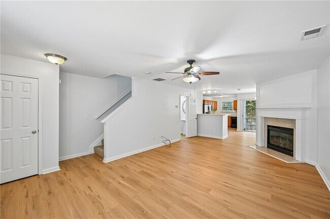 Building Photo - 725 Crestwell Cir