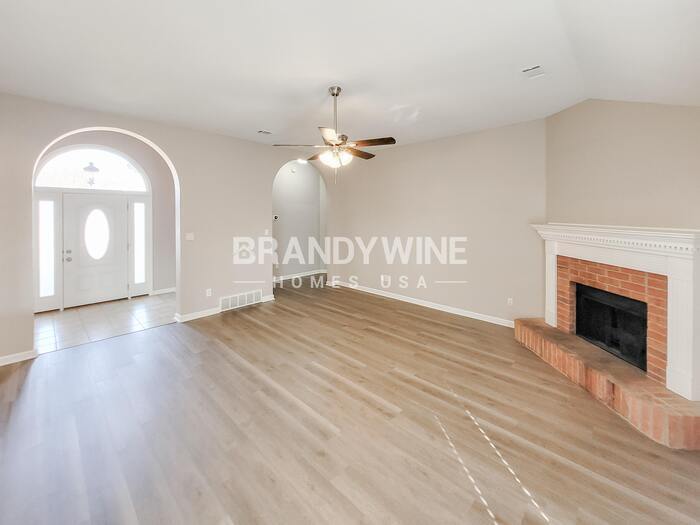 Building Photo - 8301 Meadow Vale Dr