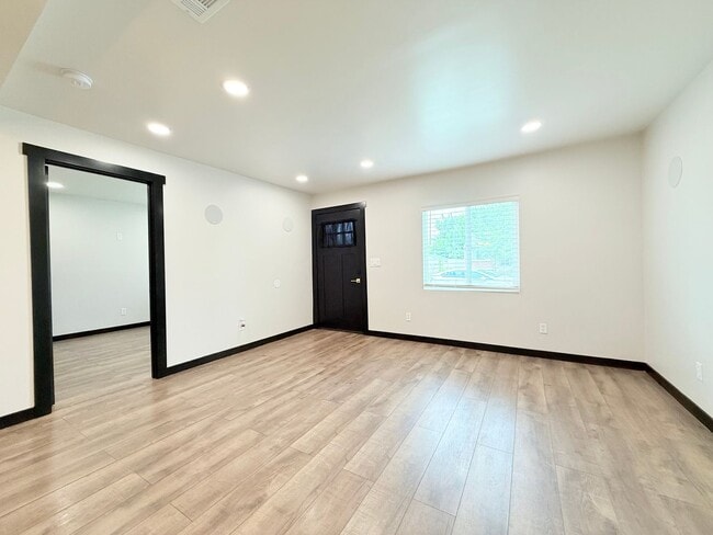 Building Photo - Beautifully Updated 2-Bedroom Home in Sandy!
