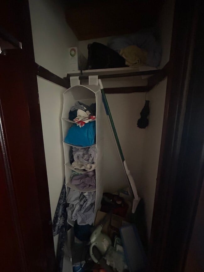 Building Photo - 1931 W Larchmont Ave