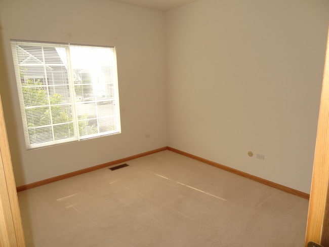 Building Photo - 131 Enclave Cir