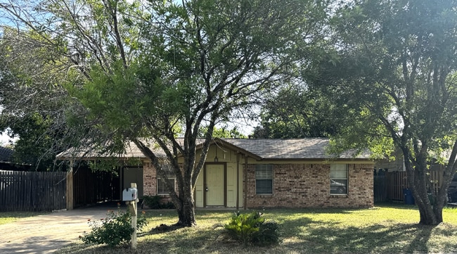 Building Photo - 314 Bramble Dr