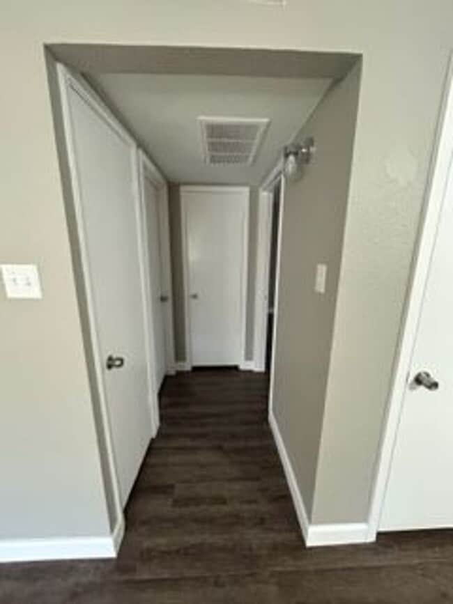 Building Photo - 400 Donnell Dr