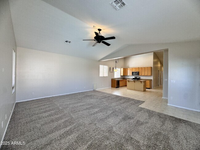 Building Photo - 673 S Peppertree Dr