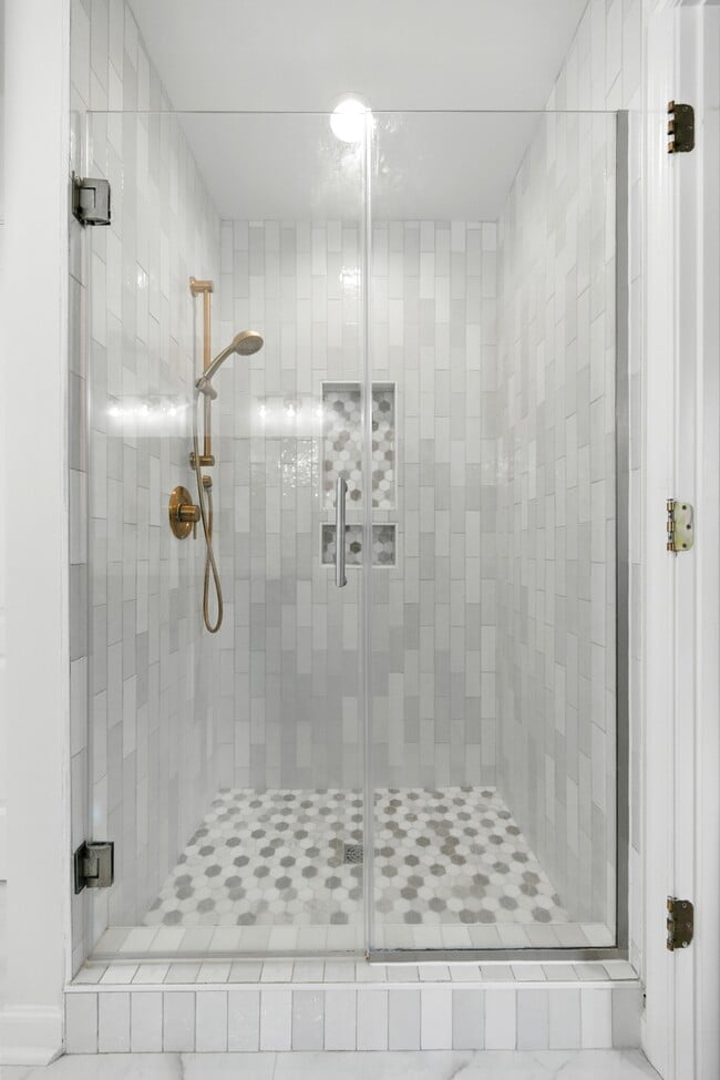 Building Photo - 3018 Silver Charm Cir