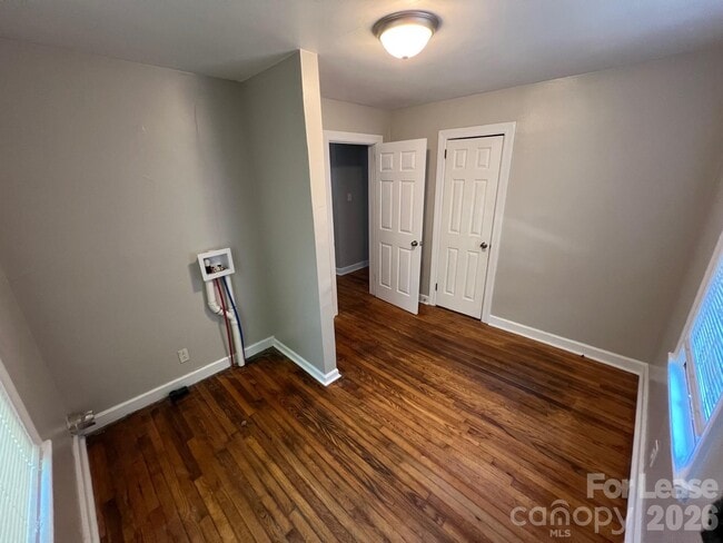 Building Photo - 307 S Merritt Ave