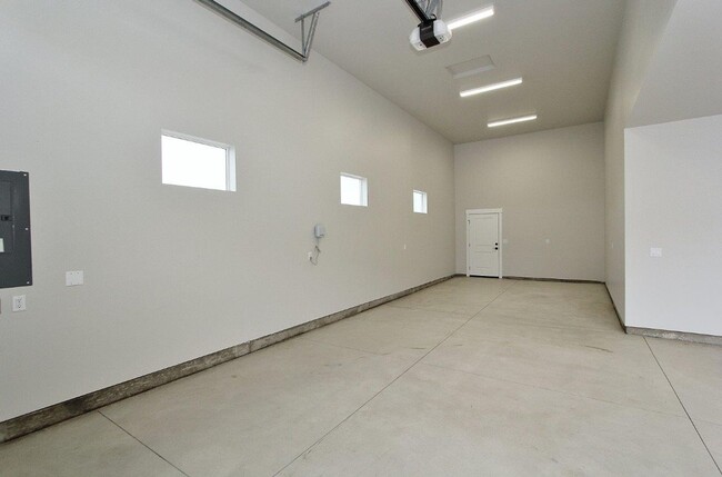 Building Photo - Stunning Brand New Home With Unobstructed ...