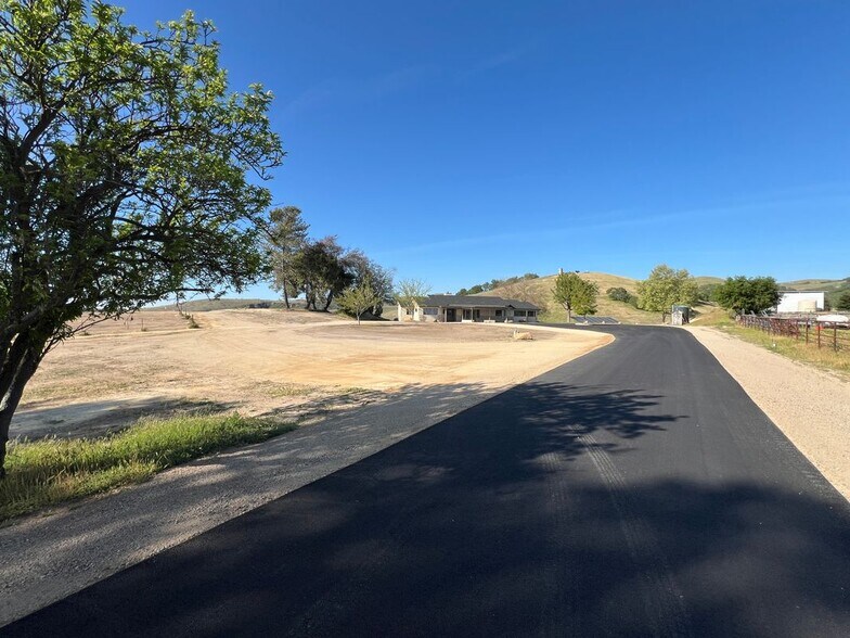 Building Photo - 8850 Rocky Canyon Rd