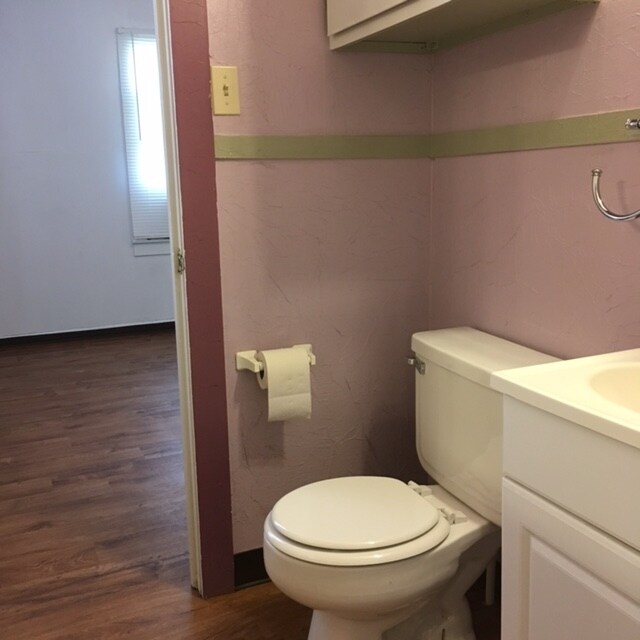 Building Photo - 507 W 1st St