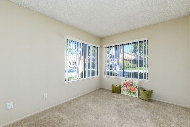 Building Photo - Leisure Village Rental - Popular Amalfi Mo...