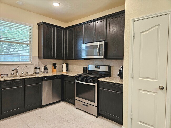 Building Photo - 17018 Taffaine Dr