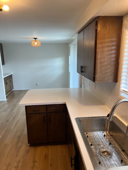 Building Photo - 1209 NE Brown Dr