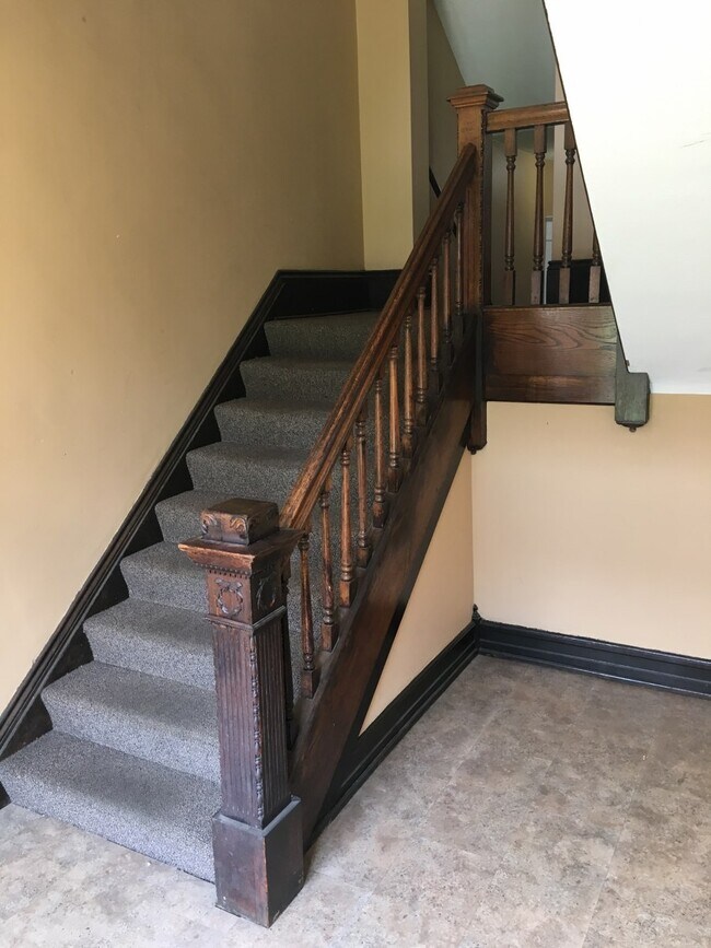 431 Kensington Ct 431 Kensington Ct Louisville KY 40208 Apartment