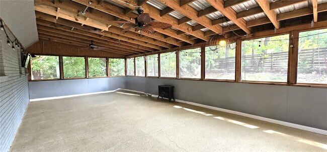 Building Photo - 1310 Poplarcrest Cir SE