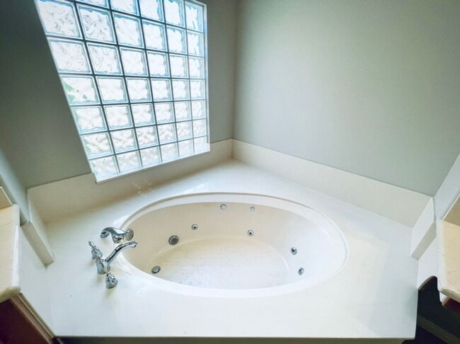 Building Photo - AMAZING SINGLE STORY HOME IN “AGE RESTRICT...