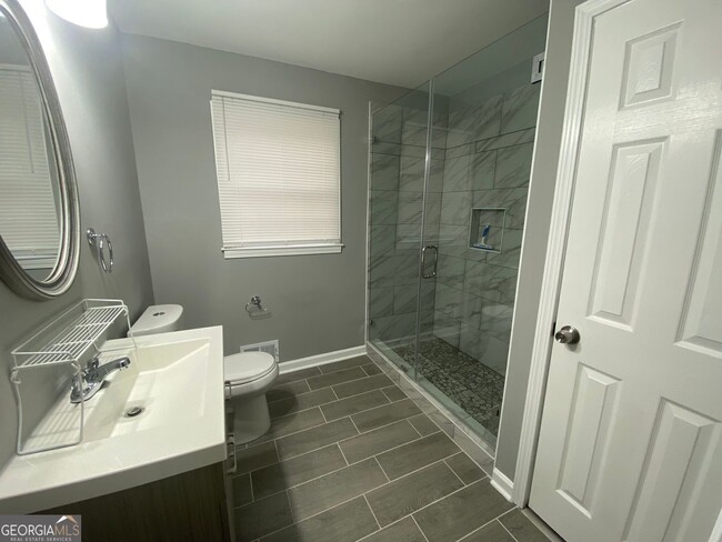 Building Photo - 4610 Cresant Ln