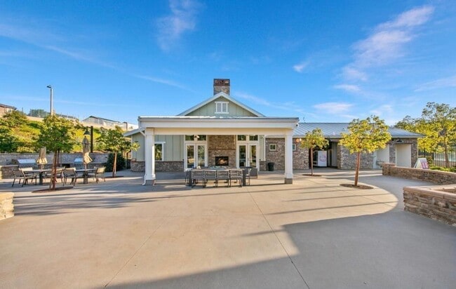 Building Photo - Newer & Lovely Two-Story Home in the New C...