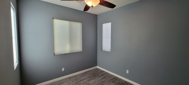 Building Photo - 4 bedroom plus roof top deck 1 bedroom dow...