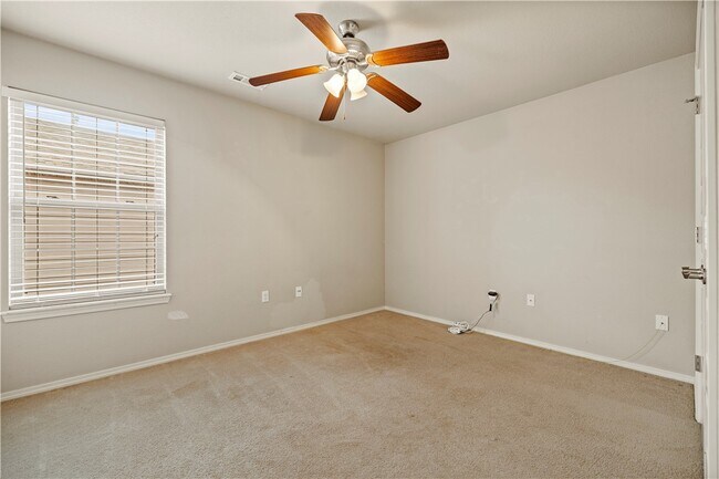 Building Photo - 614 N Keats Dr