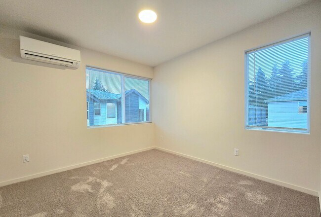 Building Photo - 4 Bedroom Townhome in Monroe - Pet Friendly - 1/2 1st Month Rent!