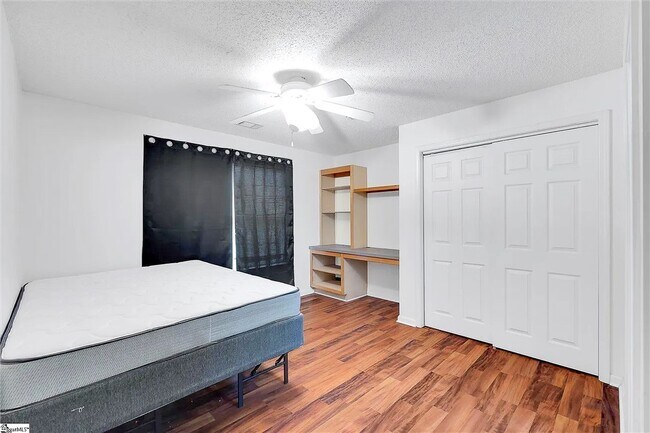 Building Photo - 1412 Harts Ridge Dr