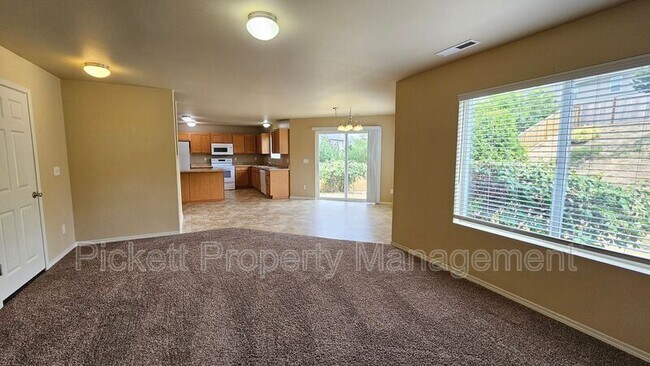 Building Photo - 2369 SW Siskin Cir