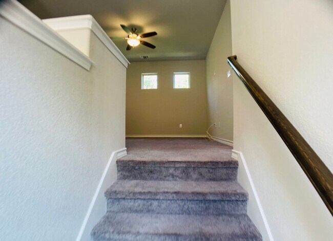 Building Photo - Charming Nestled Home near 281 and 1604