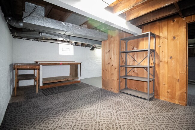 Building Photo - 472 Shasta Dr