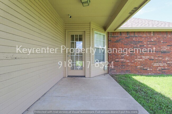 Building Photo - 3 Bed | 2 Bath in Collinsville!