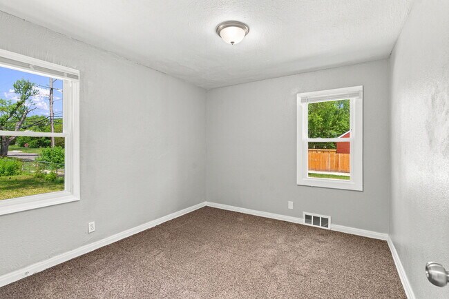 Building Photo - 11867 Elmdale St
