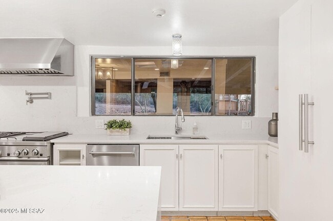 Building Photo - 2940 E Camino Juan Paisano