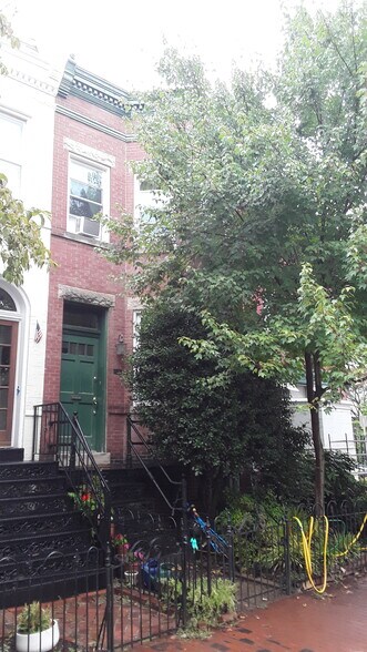 Front (Entrance is in back) - 503 4th St SE