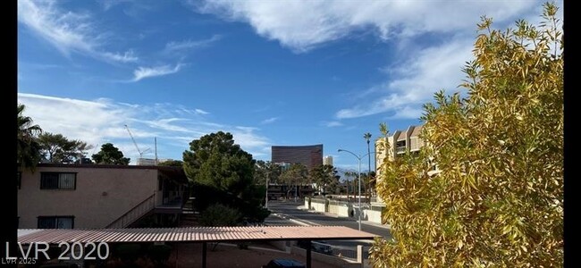 Building Photo - 625 S Royal Crest Cir