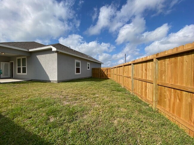 Building Photo - 3806 Negin Dr
