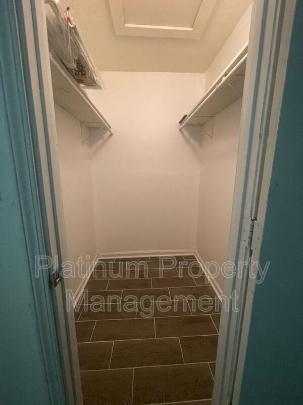 Building Photo - 543 Springwood Dr