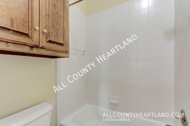 Building Photo - 15813 Traditions Blvd