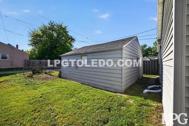 Building Photo - 5207 Bennett Rd