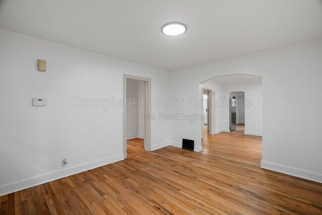 Building Photo - 10030 Bon Oak Dr