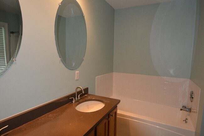 Building Photo - 24 Ptarmigan Dr
