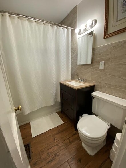 Building Photo - 218 Hillcrest Ave