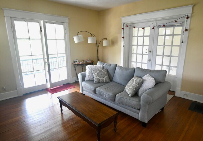 Living room with doors to front porch - 2027 Baringer Ave