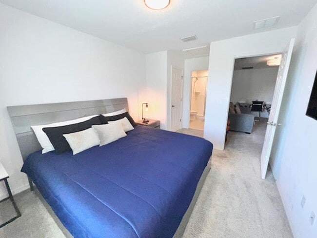 Building Photo - Kissimmee, - 4 Bedroom, 4.5 Bathroom - $3,295.00