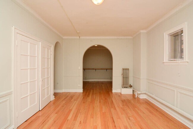 Building Photo - 543 W Surf
