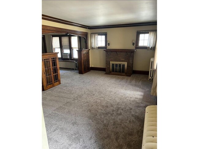 Building Photo - 989 Lincoln Ave