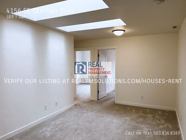 Building Photo - 4156 SE Century Blvd