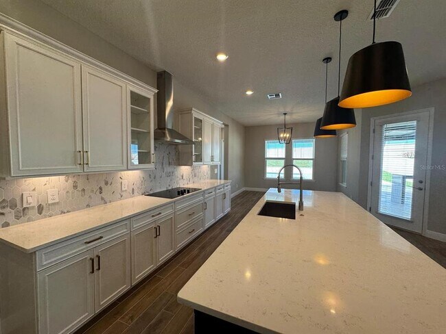 Building Photo - 16405 Silver Brk Wy