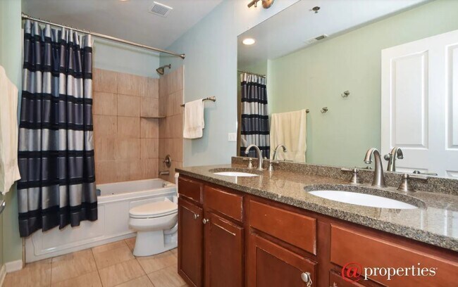 Building Photo - 828 W Grace St