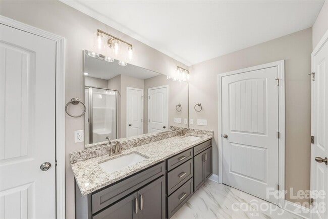 Building Photo - 11507 Vly Oaks Ln